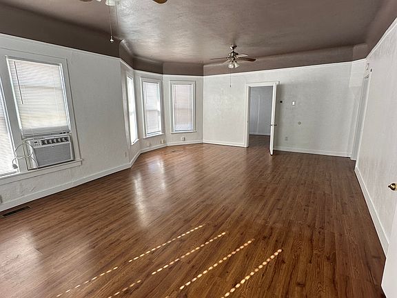3rd image of 315 N Locke Ave