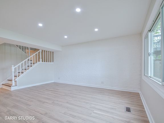 5th image of 205 Lakeshore Ln