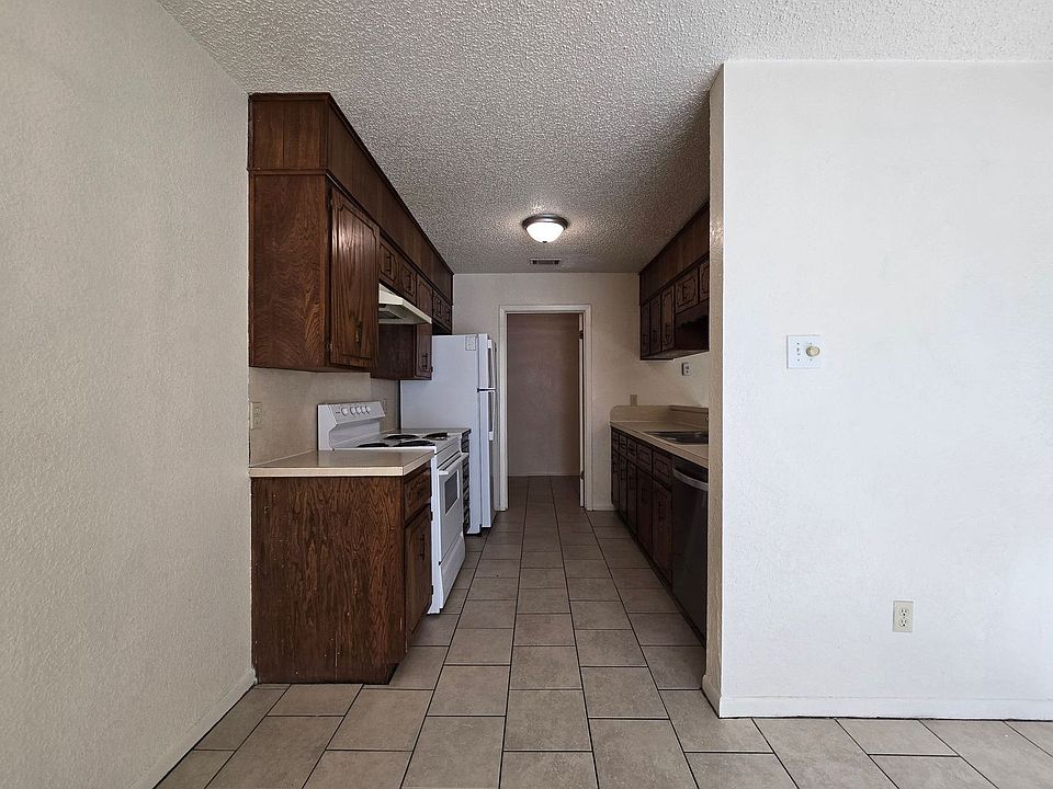 1st image of 1207 Boulder Run APT D
