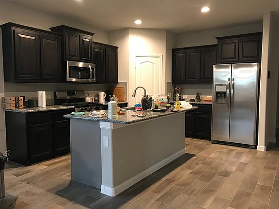 2nd image of 300 Oakbluff Dr
