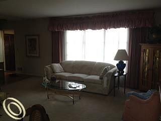 5th image of 27199 Kingswood Dr