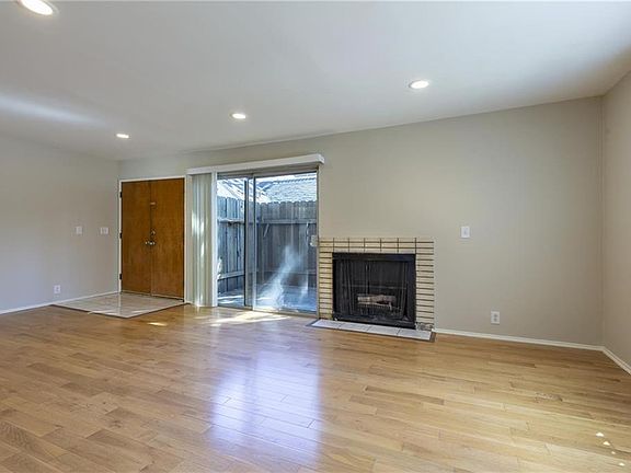 3rd image of 14947 Dickens St APT 1