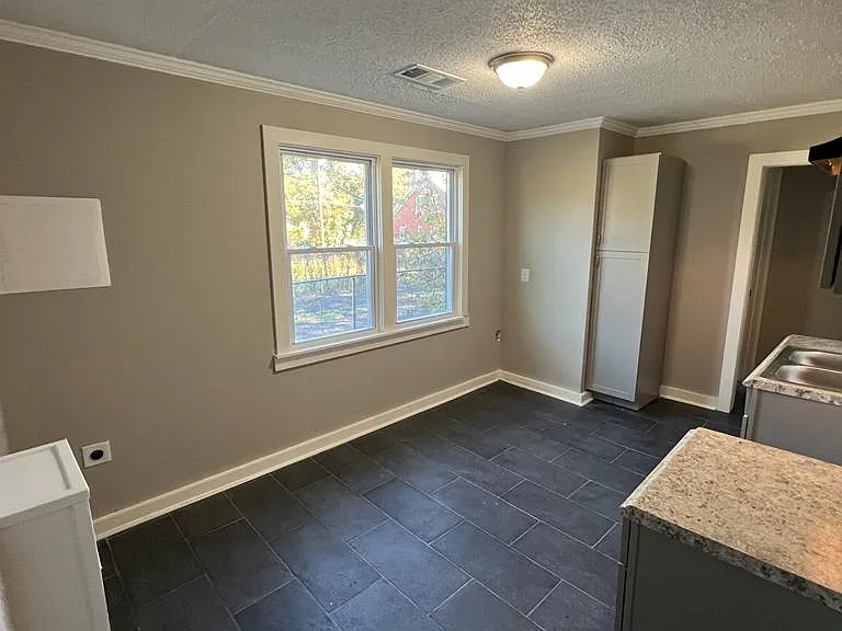 808 Josephine St — Photo 2