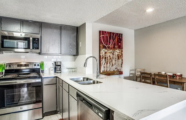Preslee Apartments — Photo 4