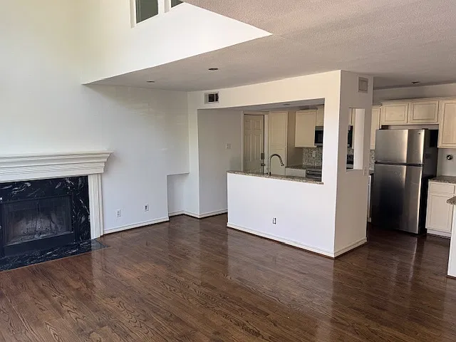 2 bed, 1646 sqft, $2,500 — Photo 4