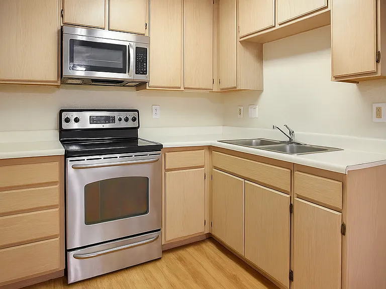 351 N Kirby St #2 — Photo 2