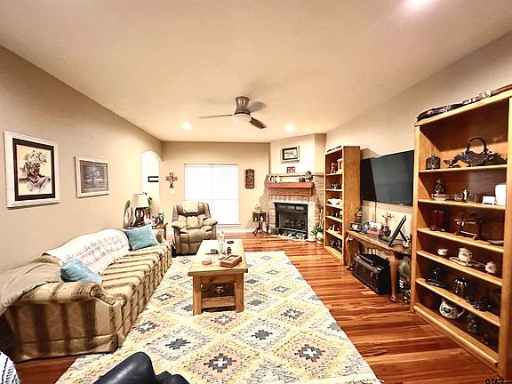 3rd image of 10976 Meadow Creek Dr