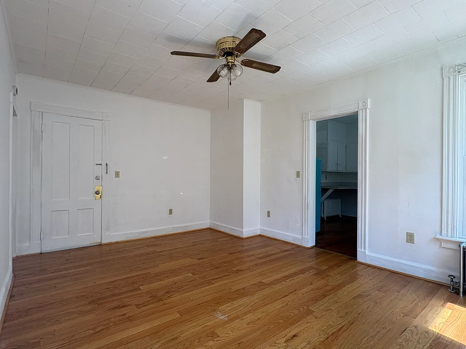 1 bed, 1.5 bath, 2470 sqft, $1,600 — Photo 4