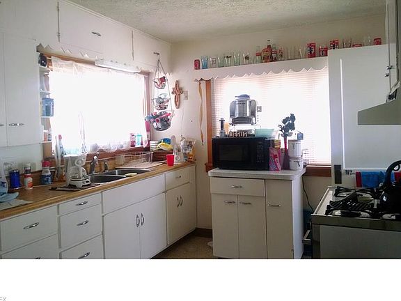 2nd image of 715 N Uhrich St