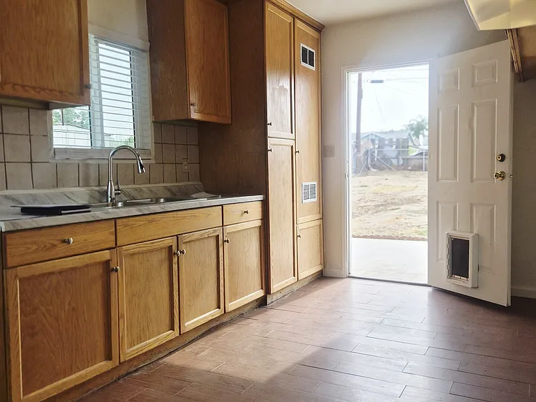 9943 Catawba Ave — Photo 4