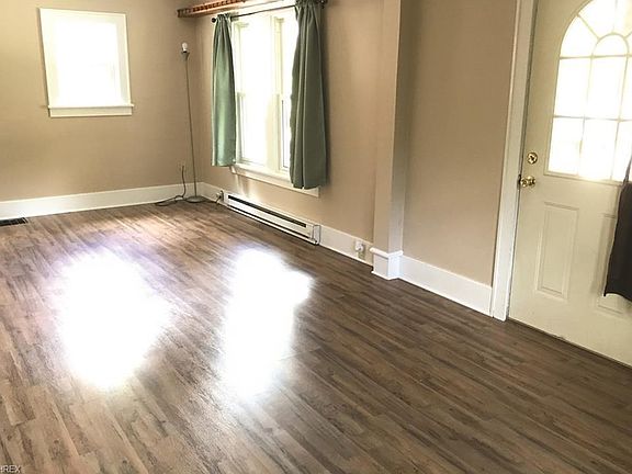 4th image of 441 Center Ave