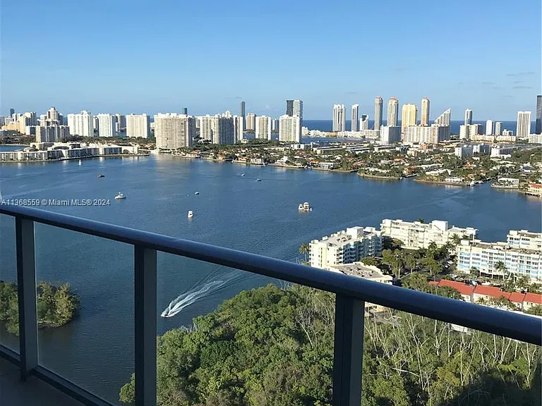 16385 Biscayne Blvd #7 — Photo 43