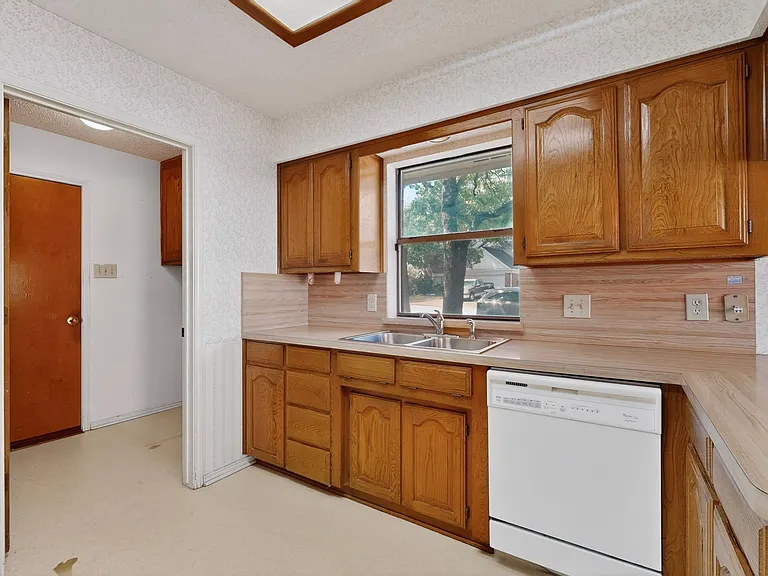 7517 Crosstimbers Ln — Photo 11