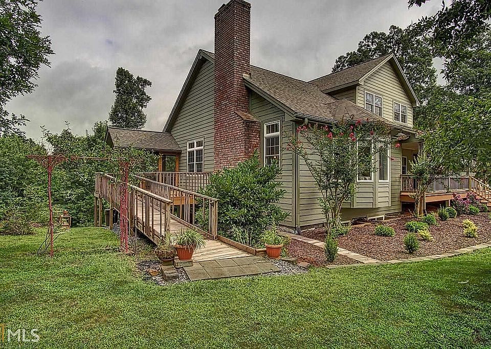 2nd image of 943 White Oak Dr
