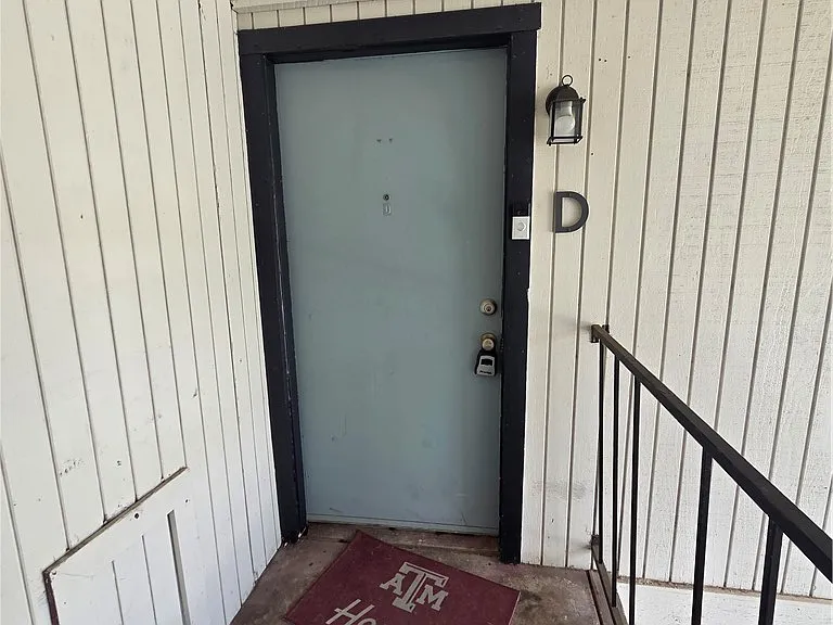 703 Gaytha Cir #D — Photo 2