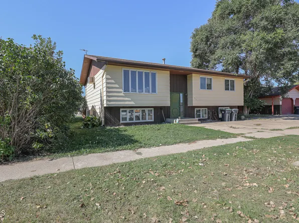 711 3rd Ave SE, Mandan, ND 58554
