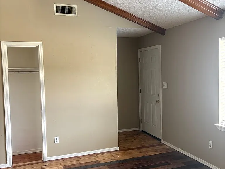 2402 Taft St — Photo 3
