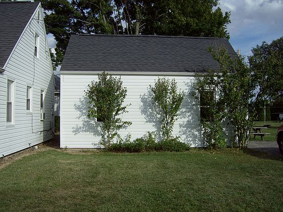 3rd image of 410 Cowen St