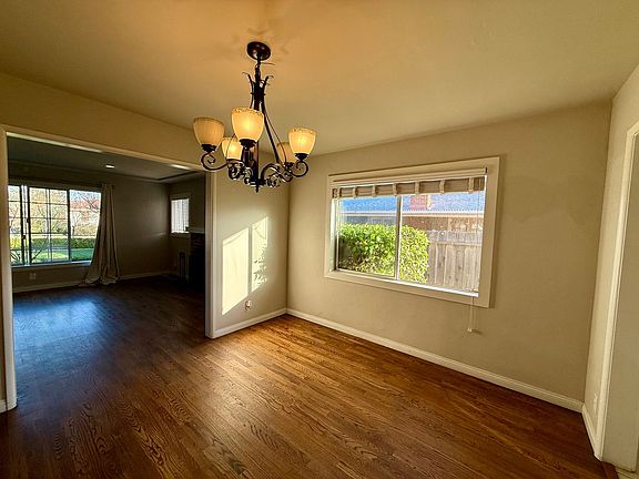 3rd image of 3100 Linden Ave