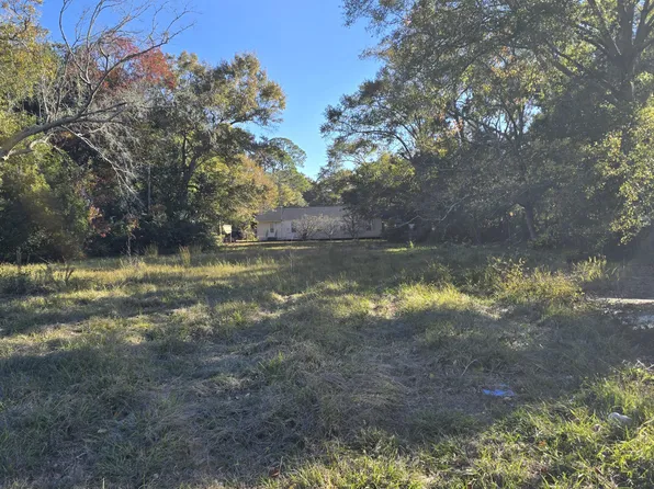2206 8th St, Pascagoula, MS 39567