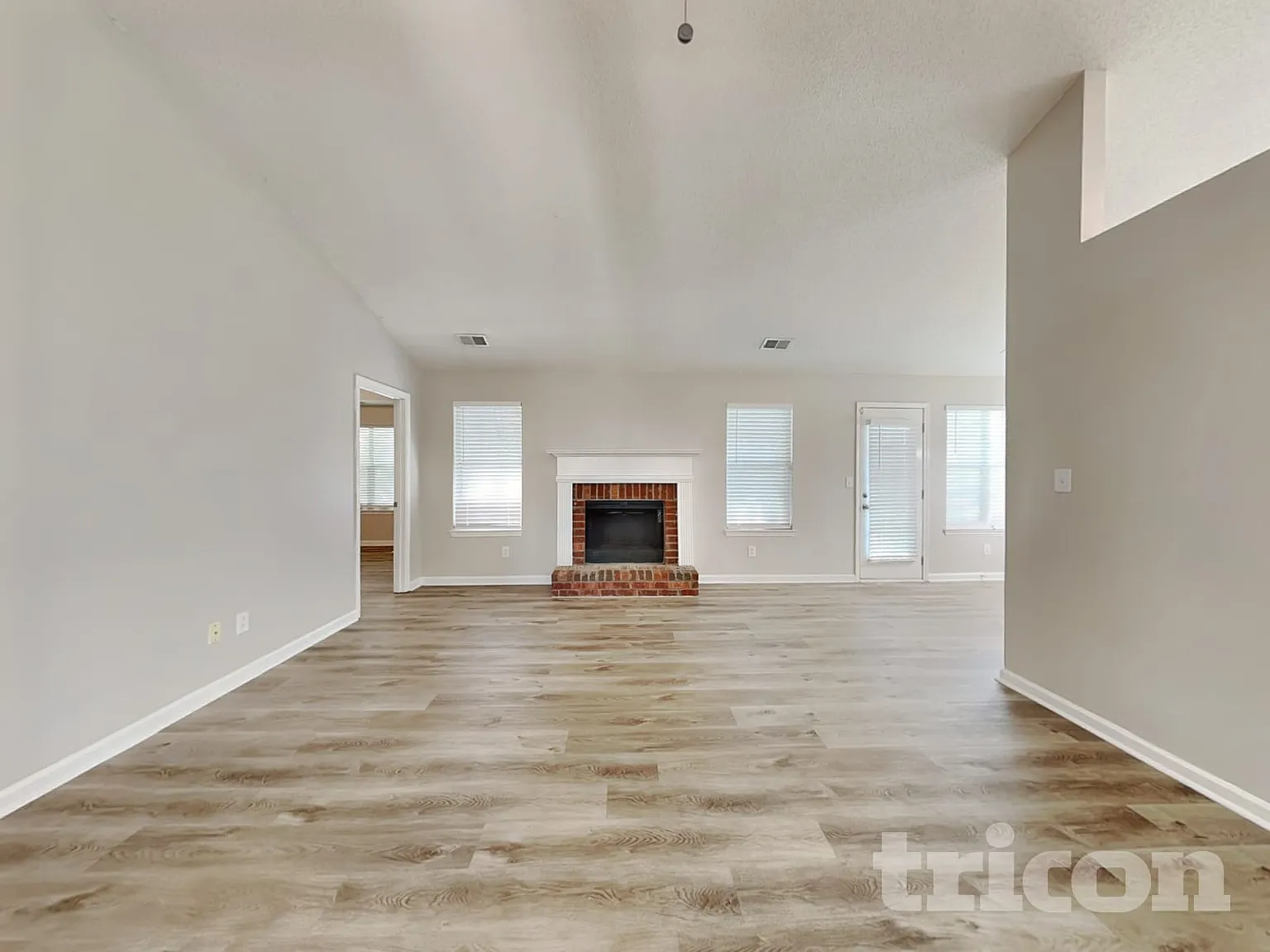 1264 W Briar Ridge Ct Riverdale Ga — Photo 3