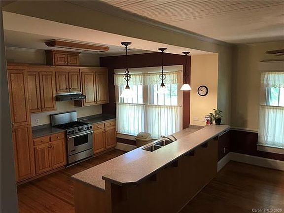 3rd image of 404 E 8th St