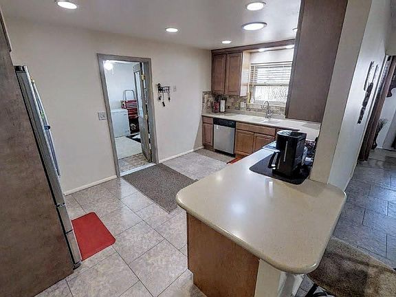 3rd image of 2901 Meadowlark Dr