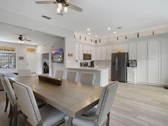 5th image of 250 Fox Meadow Ct