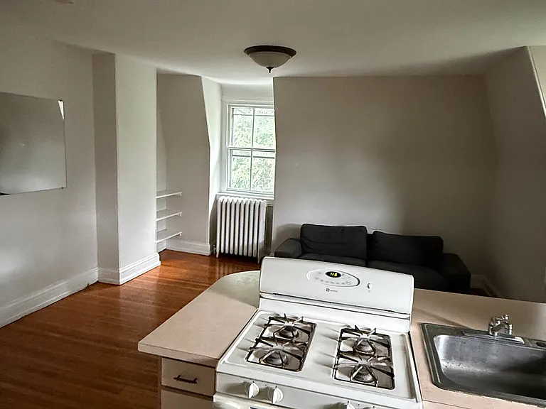 318 S 42nd St #5 — Photo 3