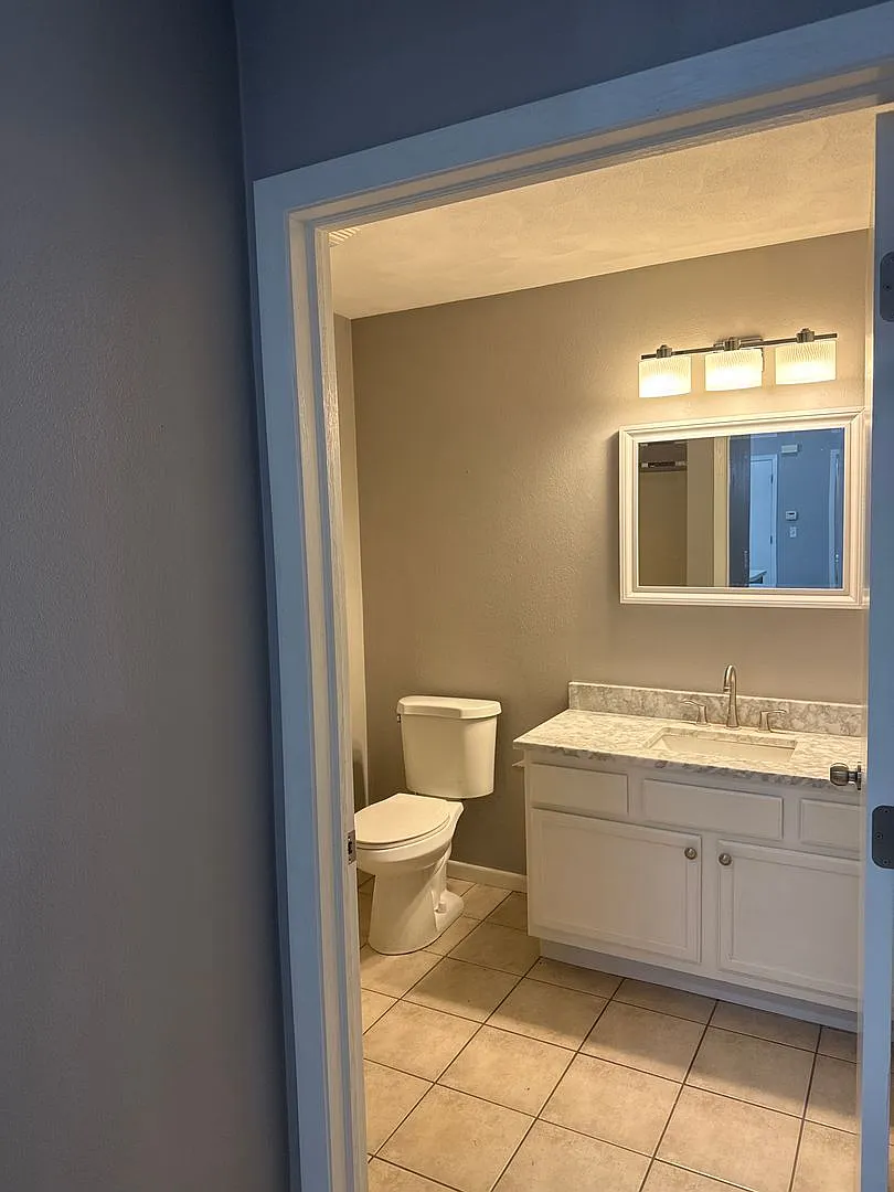 921 Minns Dr — Photo 4