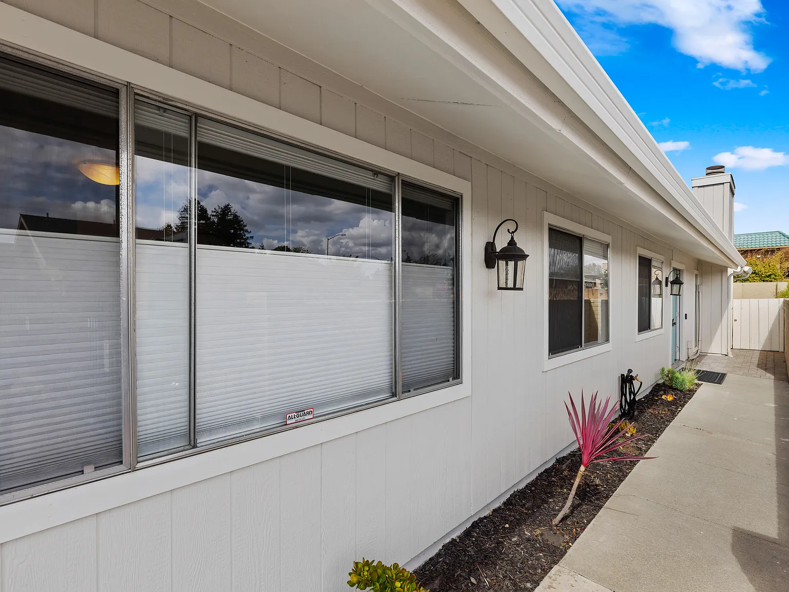 3 bed, 1517 sqft, $4,000 — Photo 2