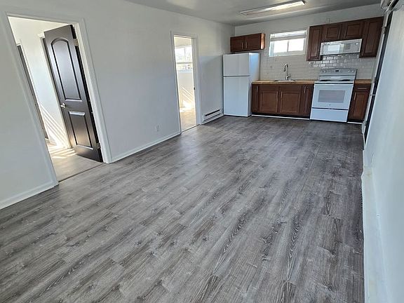 3rd image of 1026 Little Bay Ave
