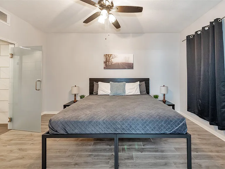 10815 Oak Bayou Ln — Photo 30