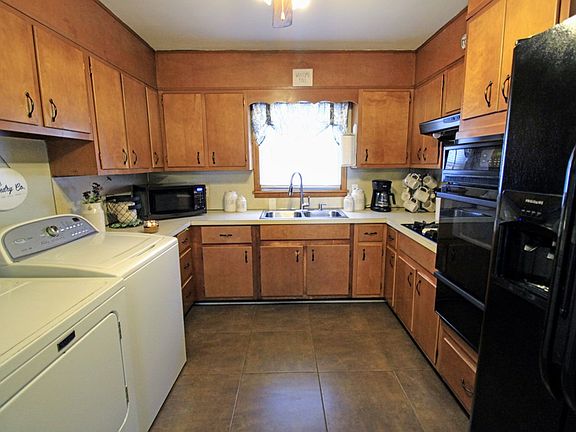 4th image of 4001 Hawthorne Dr