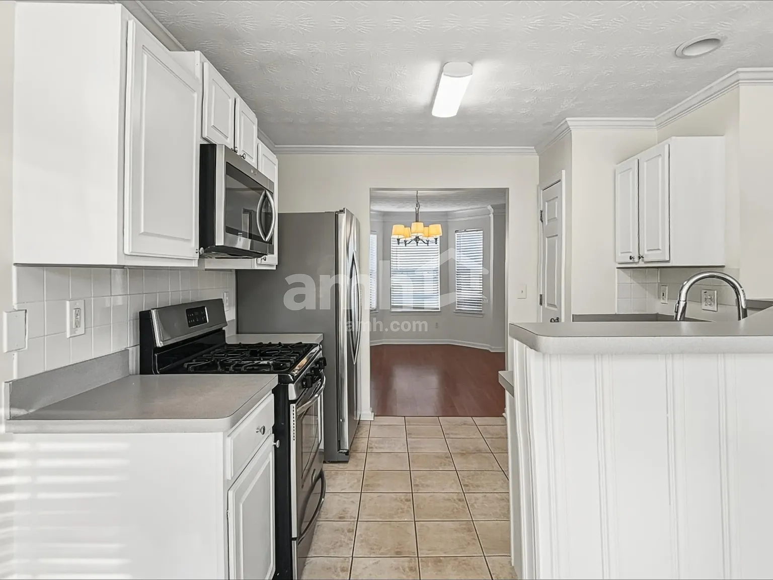 3 bed, 2.5 bath, 2036 sqft, $2,265 — Photo 4