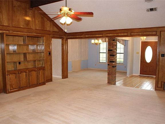 3rd image of 285 Creekwood Dr