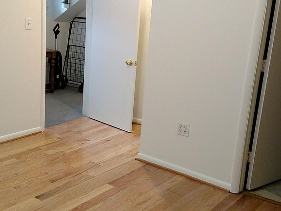 Entrance to bedroom from hallway.