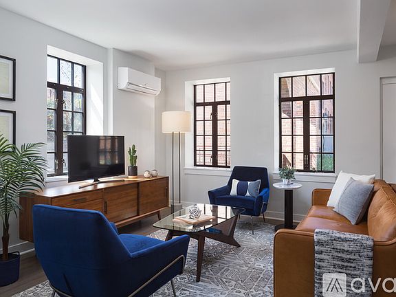 2nd image of 2900 N Clybourn Ave #103