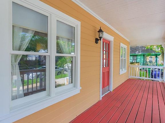 4th image of 409 E Amelia Ave