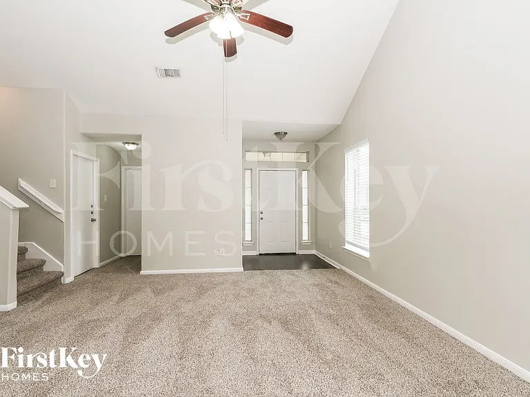 1438 Rocky Glen Ln — Photo 2