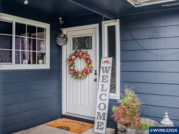 4th image of 889 45th Ave NE