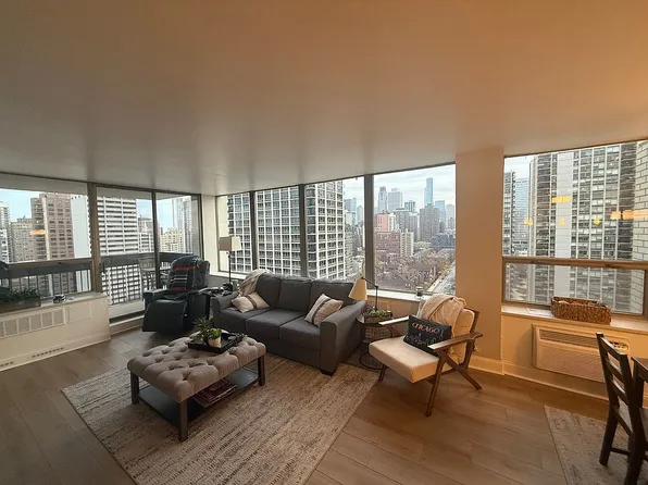 1455 N Sandburg Ter APT 1902, Chicago, IL 60610