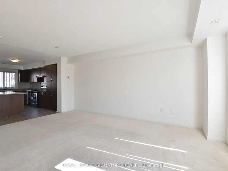 3135 Boxford Cres #6 — Photo 2
