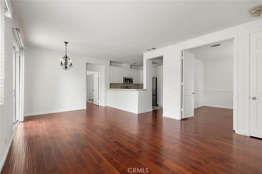 3 bed, 1160 sqft, $4,000 — Photo 4