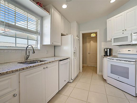4th image of 774 SW Balmoral Trce