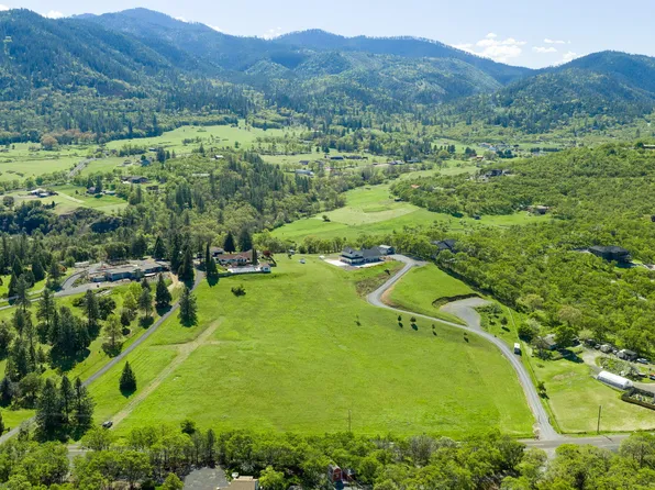 4077 Pioneer Rd, Medford, OR 97501