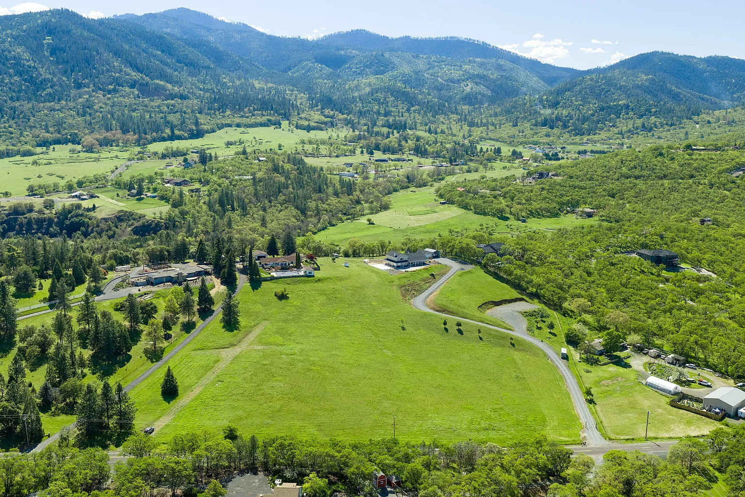 4077 Pioneer Rd photo 1
