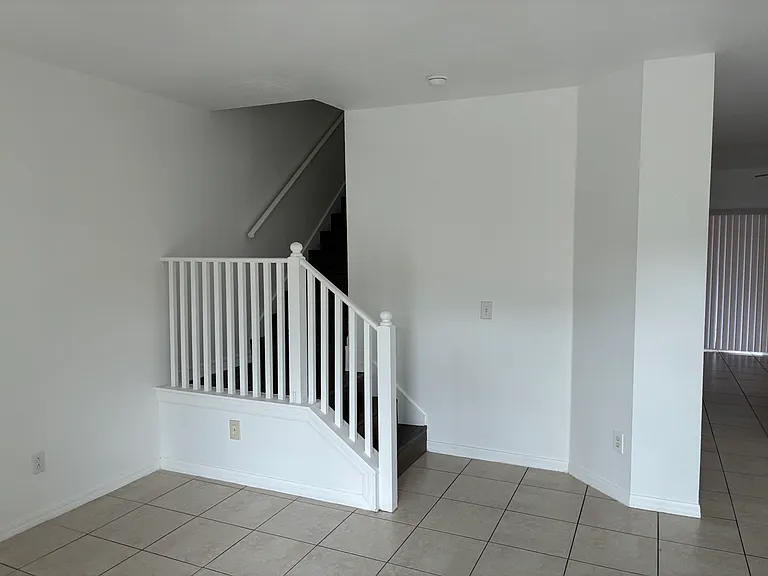 Charlesworth Dr — Photo 15