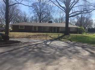 8927 Mohawk Ln, Leawood, KS 66206