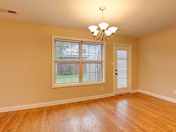 5th image of 948 Culverson Ct